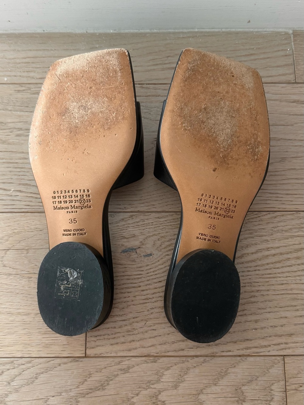 Maison Martin Margiela Black Leather Slide Sandals with White Stitching - Picture 4 of 4